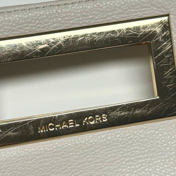 Michael Kors Berkley Medium Messenger – White Leather - Picture 6 of 14